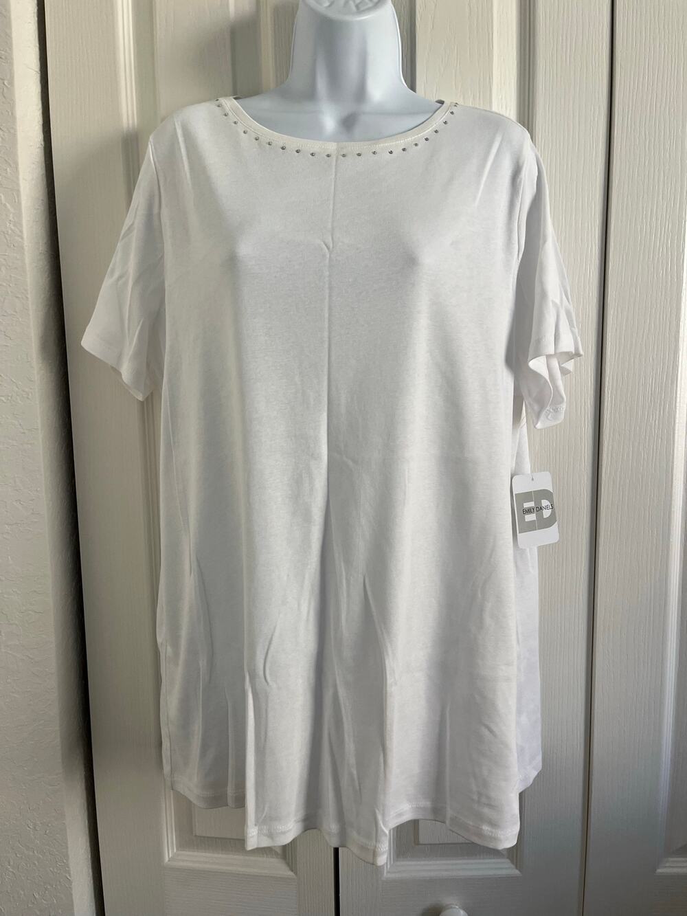 Emily Daniels Women's 1X White Studded Neckline Short Sleeve Top Tunic